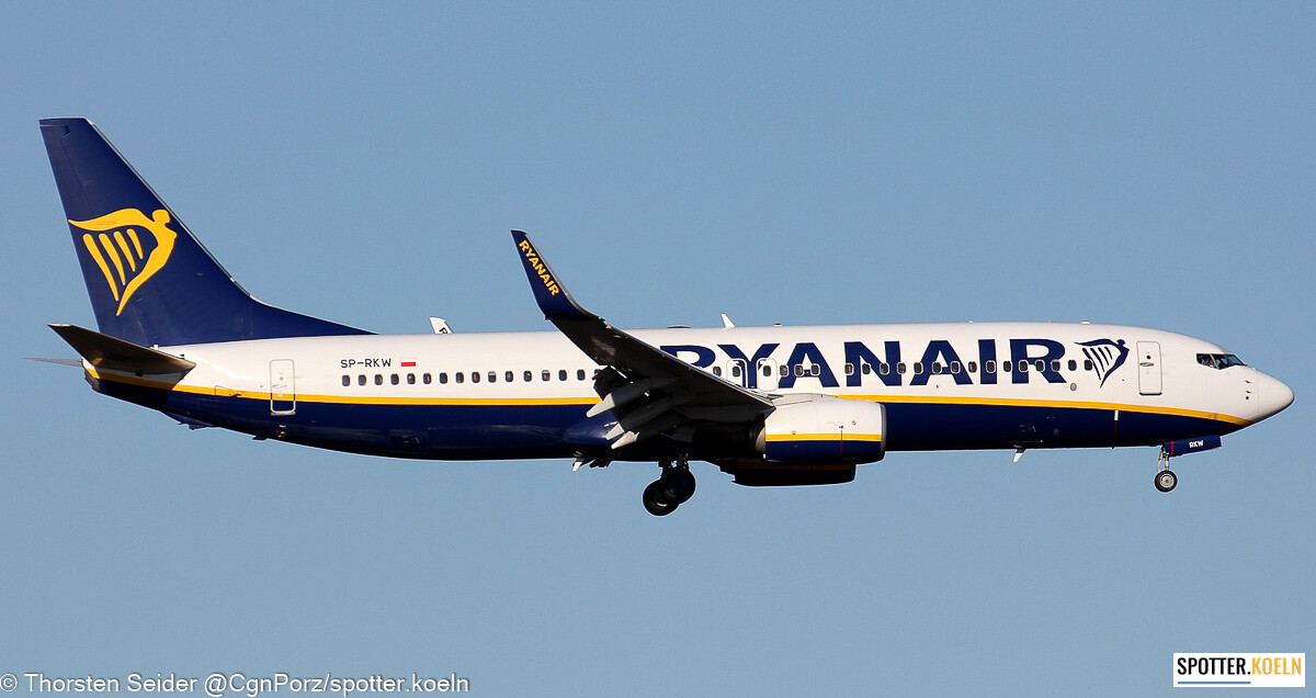 Buzz Ryanair Sun 737-800W SP-RKW