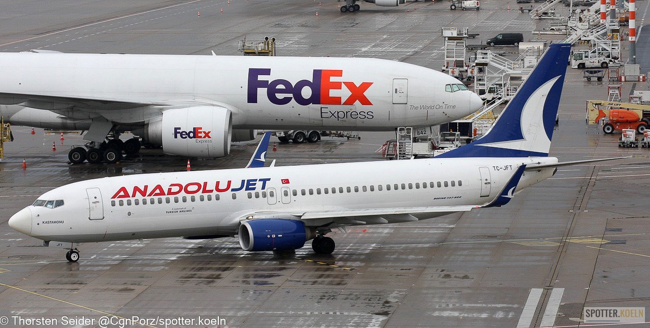 AnadoluJet Boeing B737-800W TC-JFT