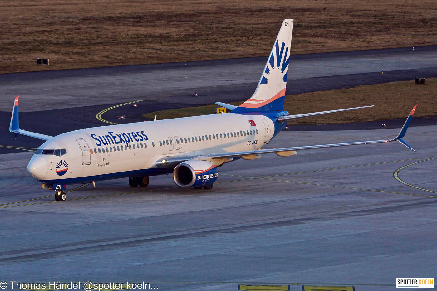 SunExpress TC-SEN Boeing 737-8HC 