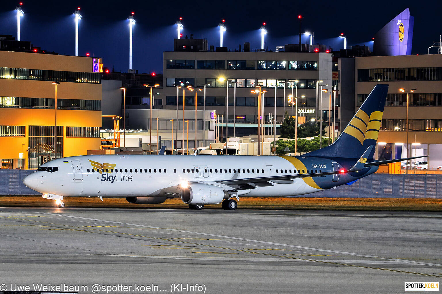 SkyLine UR-SLW B737-94XER 