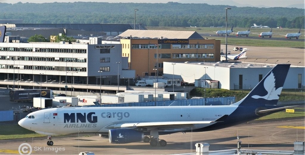 MNG Airlines TC-MCZ Airbus Airbus A330-243F