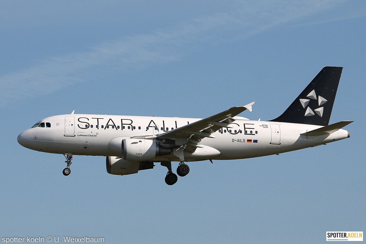 Lufthansa -Star Alliance- D-AILS A319-114 