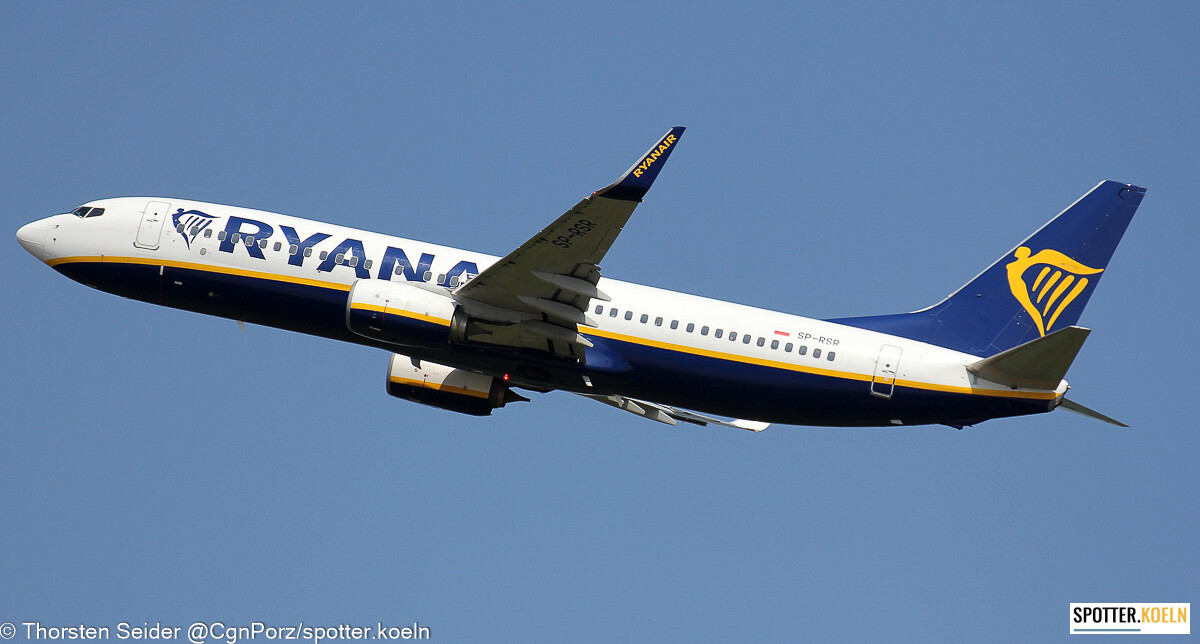 Buzz Ryanair Sun 737-800W SP-RSR