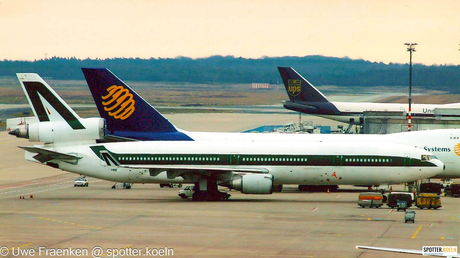 i-dupb Alitalia MD11