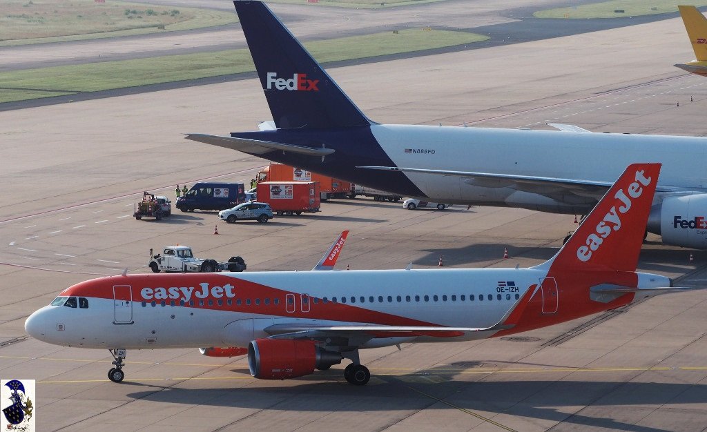 Easyjet Europe OE-IZH Airbus A320-200 Easyjet Europe OE-IZH Airbus A320-200