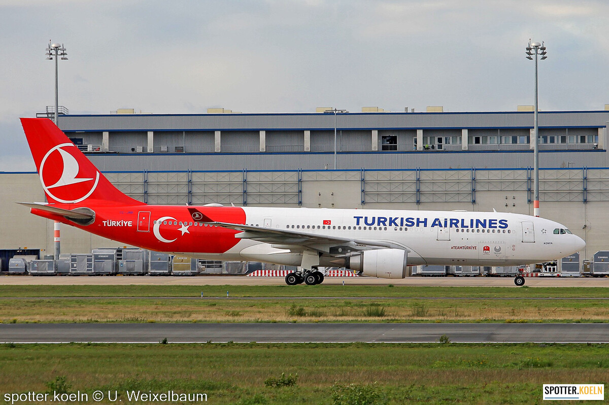 Turkish Airlines TC-JNB A330-203
