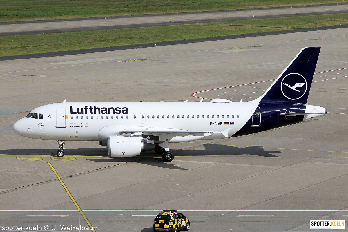 Lufthansa D-AIBK A319-112 