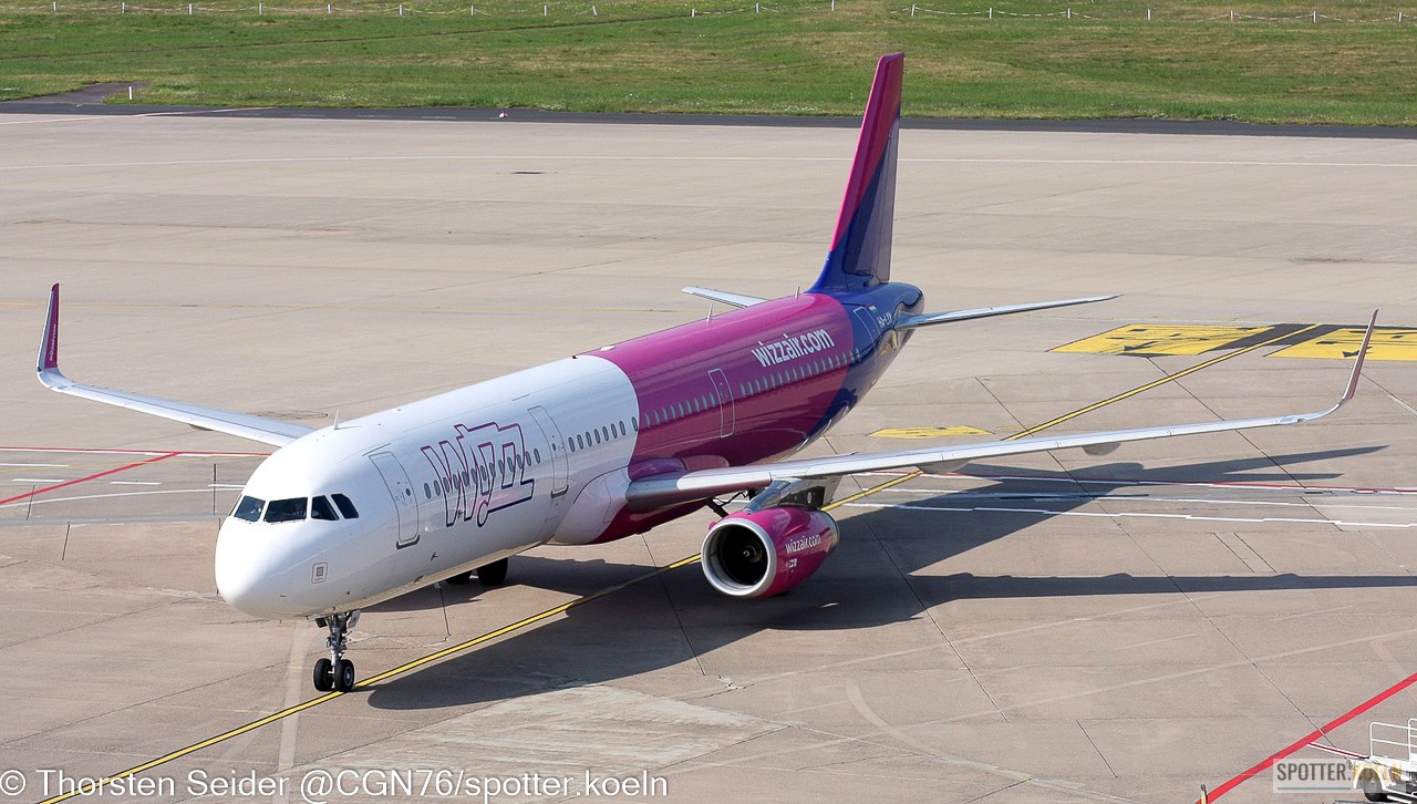HA-LXW Wizz Air A321-200W 