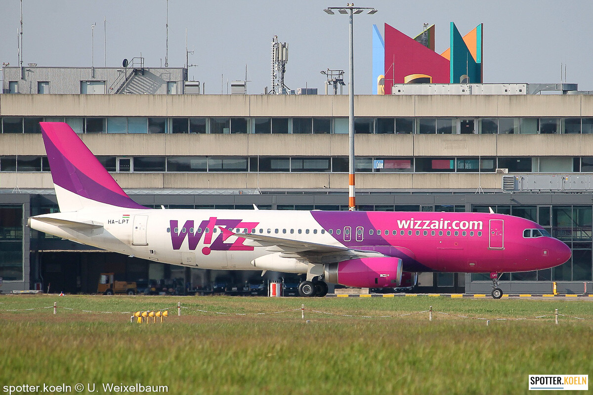 HA-LPT Wizz Air A320-232 