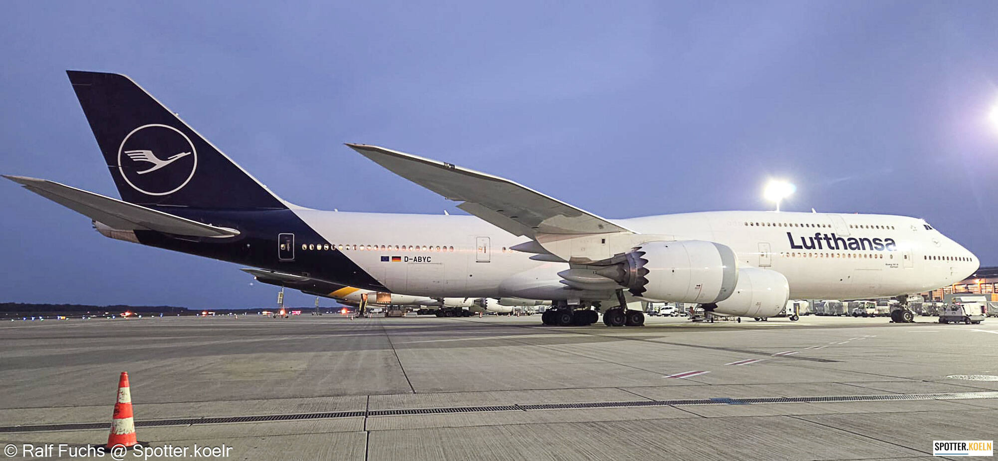 Lufthansa D-ABYC Boeing 747-830 