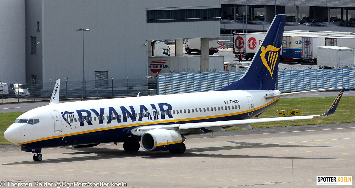 Ryanair 737-800W EI-EMA 
