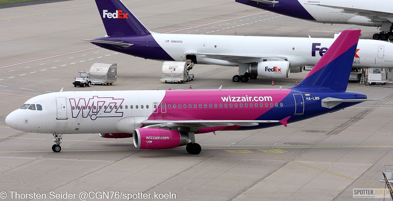 HA-LWN Wizz Air A320-200 