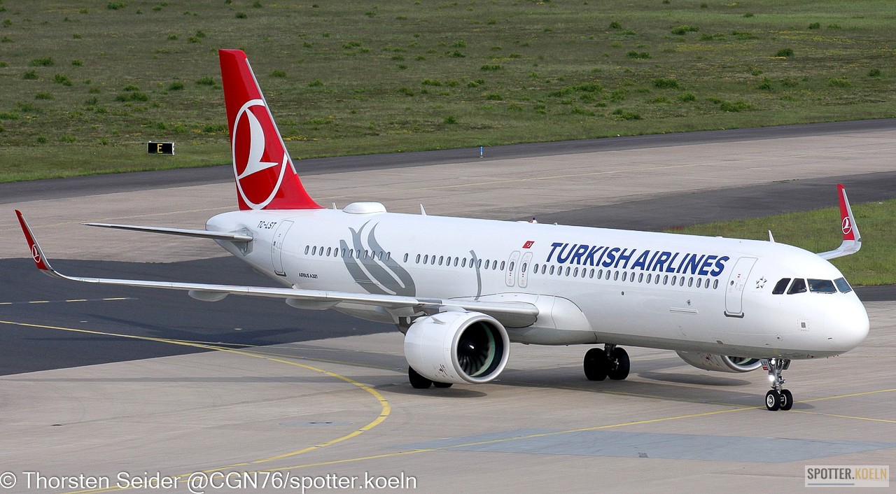 TC-LST Turkish Airlines A321-200NX 