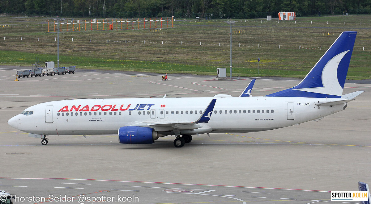 AnadoluJet Boeing B737-800W TC-JZS