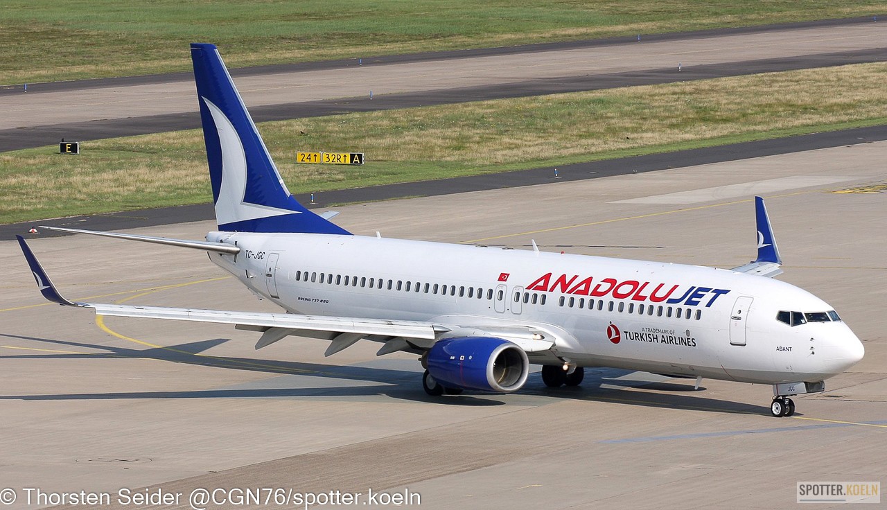AnadoluJet Boeing B737-800W TC-JGC