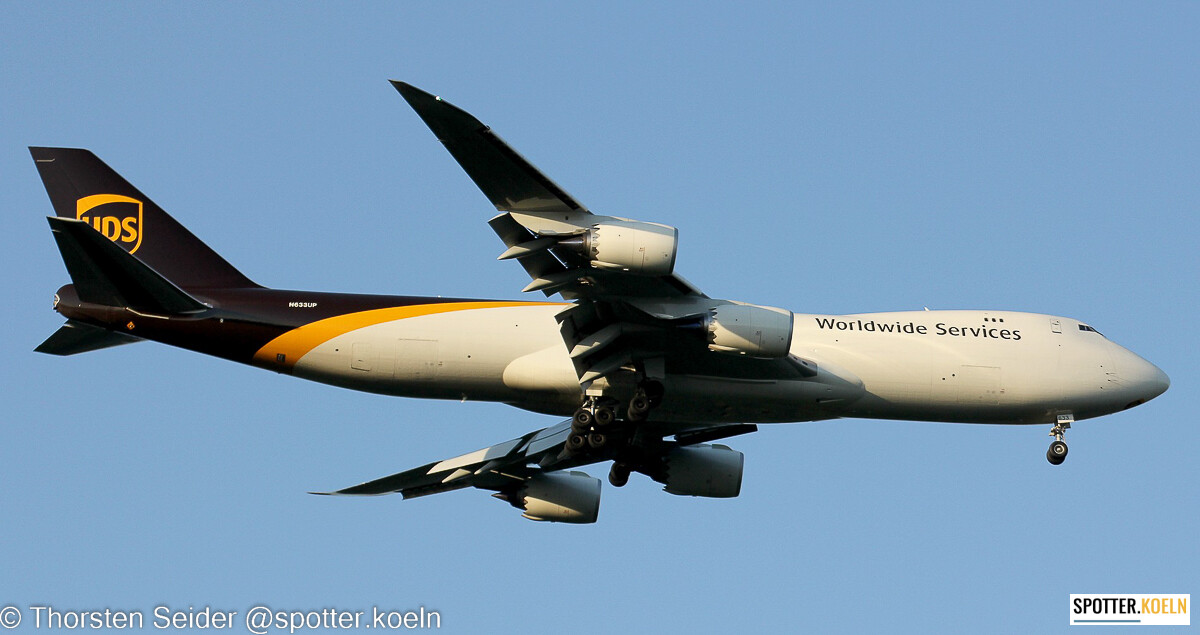 UPS 747-800 N633UP 
