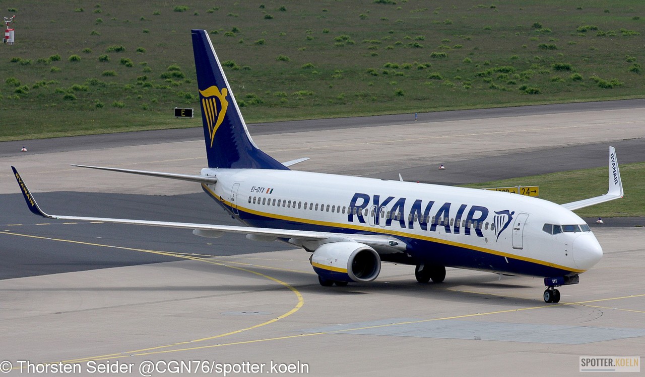 Ryanair 737-800W EI-DYX 