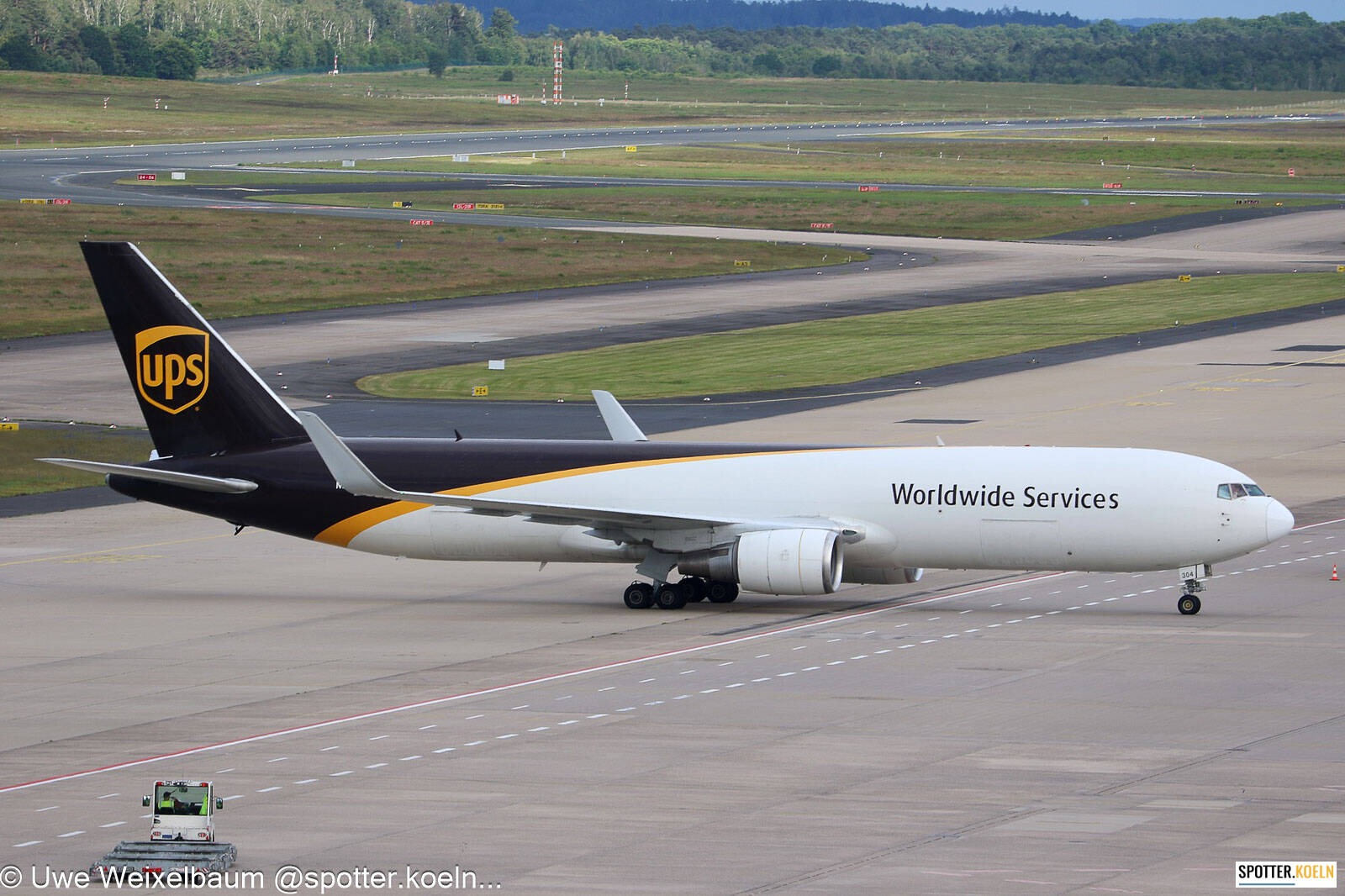 UPS N304UP Boeing B767-34AF(ER)
