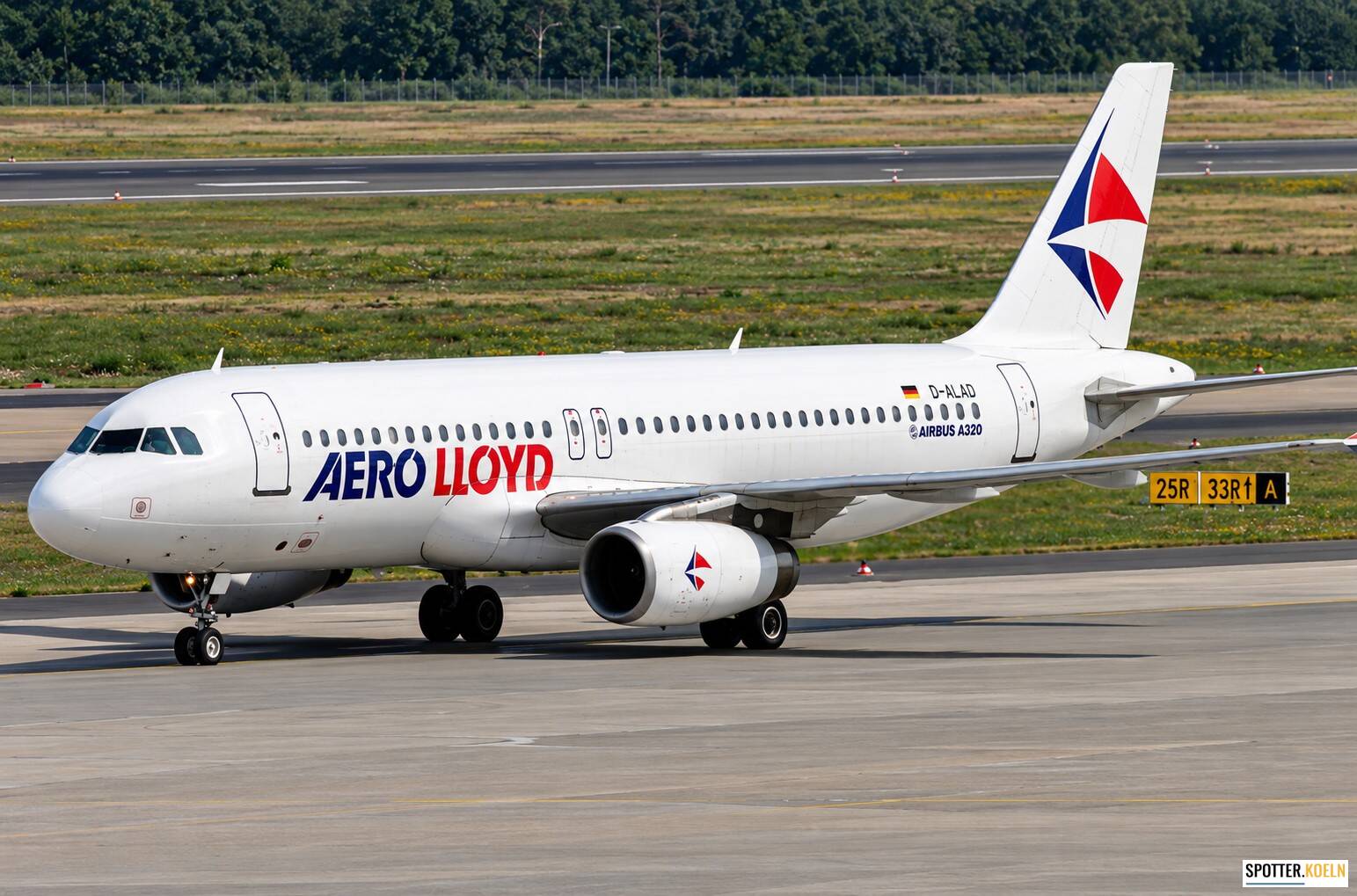 D ALAD Aero Lloyd Airbus A320 232 CGN 04.1999 Uwe Fränken