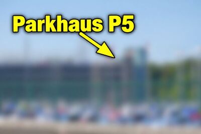 Parkhaus P5 mit Wegweiser